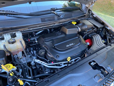 Used 2017 Chrysler Pacifica Touring-L image 16