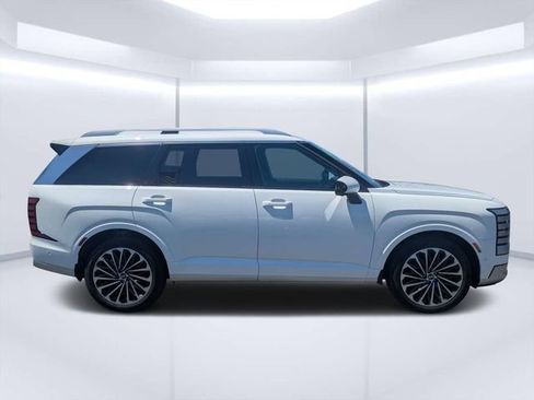 Used 2026 Hyundai Palisade Calligraphy FWD image 2