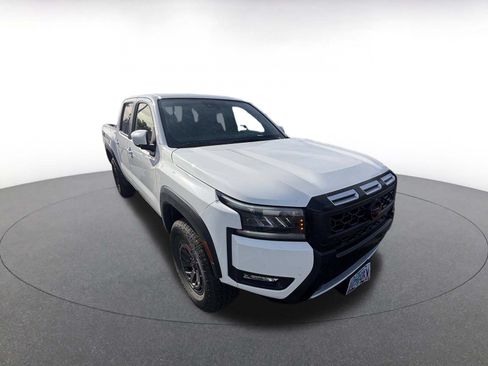 Used 2026 Nissan Frontier PRO-4X AWD/4WD image 2