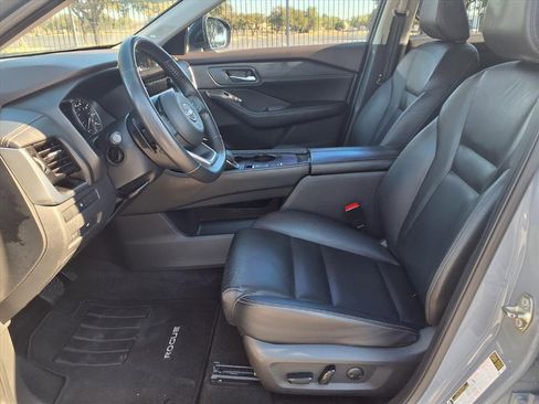 Used 2023 Nissan Rogue SL w/ SL Premium Package image 8