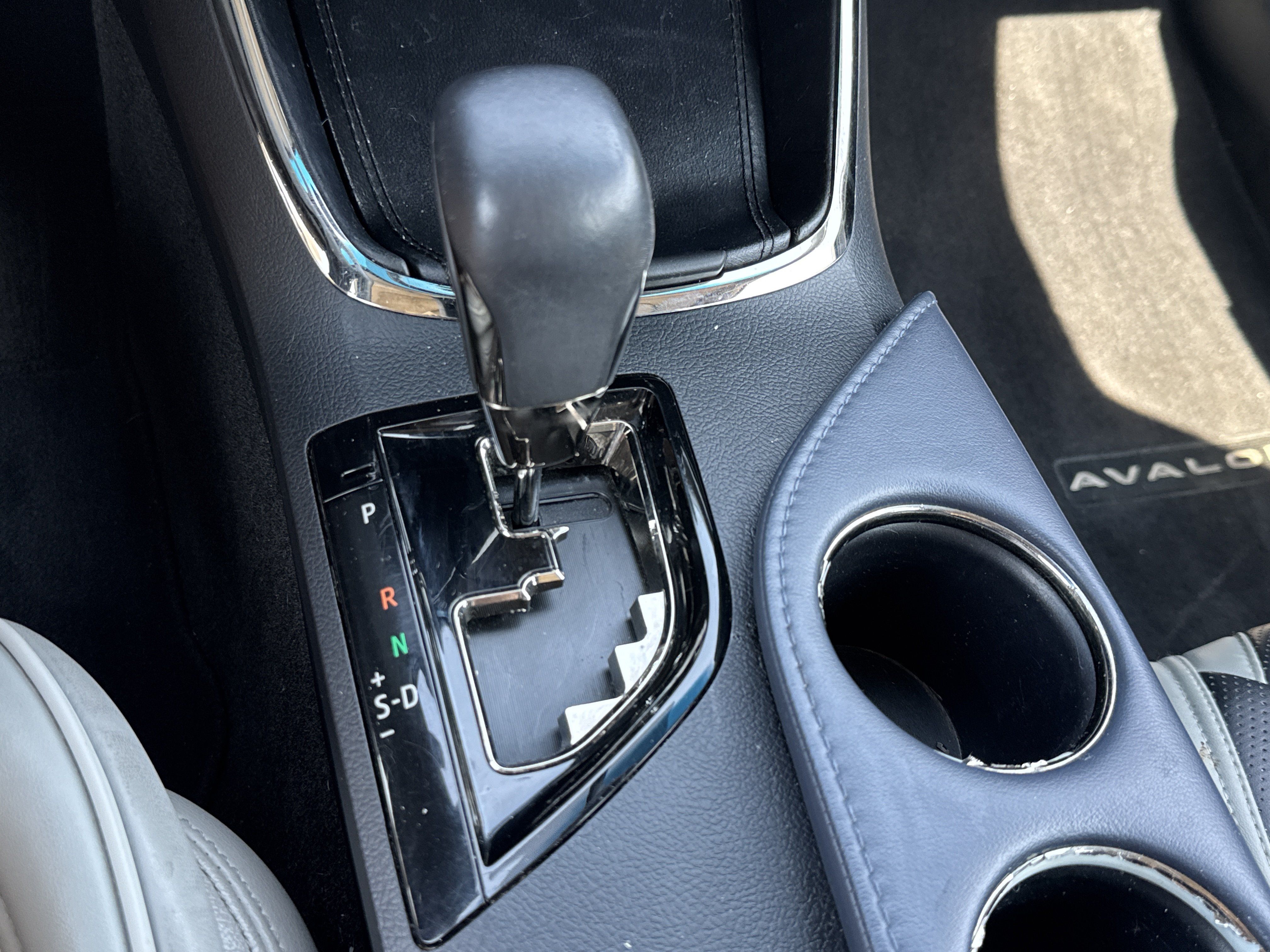 Used 2014 Toyota Avalon XLE Touring FWD image 22