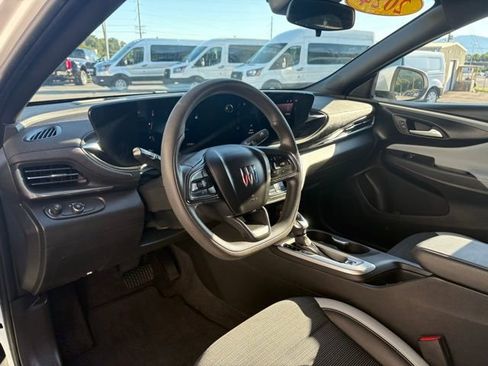 Used 2024 Buick Envista Preferred w/ Convenience II Package image 11