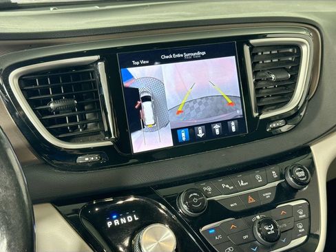 Used 2019 Chrysler Pacifica Touring Plus w/ Advanced Safetytec Group FWD image 14
