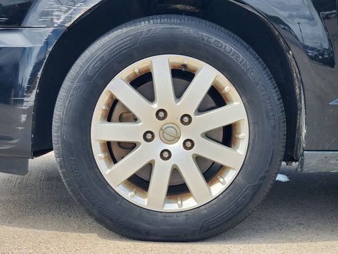 Used 2014 Chrysler Town & Country Touring FWD image 11