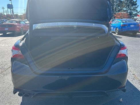 Used 2020 Toyota Camry SE image 18