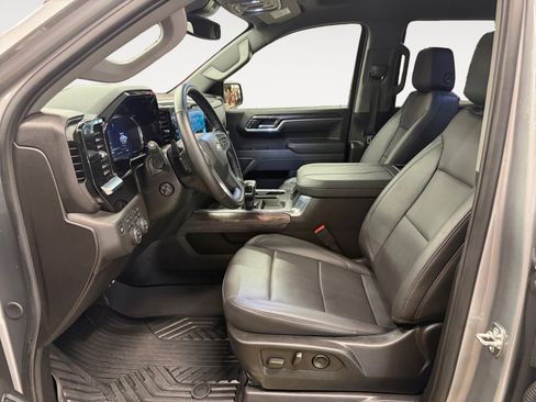 Used 2025 Chevrolet Silverado 1500 LTZ AWD/4WD image 23