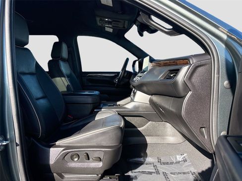 Used 2023 Chevrolet Suburban Premier image 33