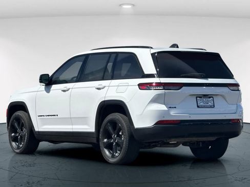 Used 2023 Jeep Grand Cherokee Altitude AWD/4WD image 9