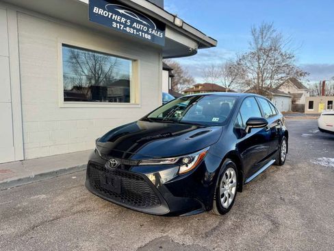 Used 2021 Toyota Corolla LE w/ Carpet Mat Package (TMS) image 4