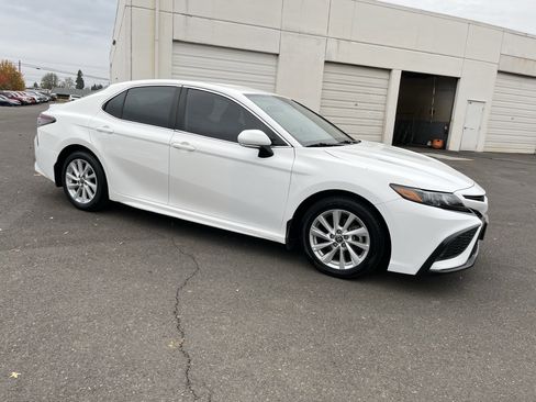 Used 2021 Toyota Camry SE image 7