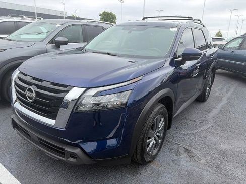 Certified 2025 Nissan Pathfinder SV AWD/4WD image 3