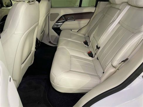 Used 2024 Land Rover Range Rover SE image 18