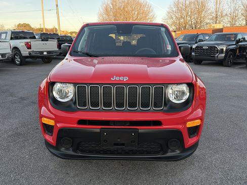 Used 2023 Jeep Renegade Latitude image 3