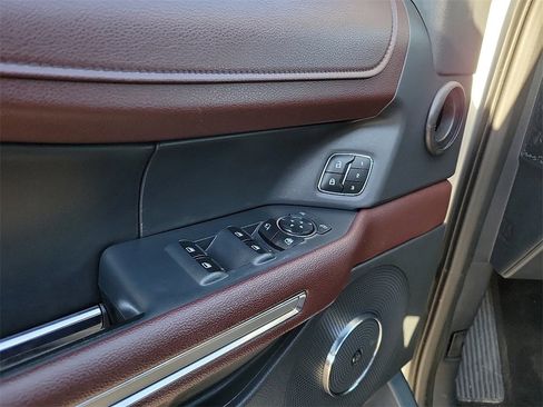 Used 2023 Ford Expedition Max Limited image 18