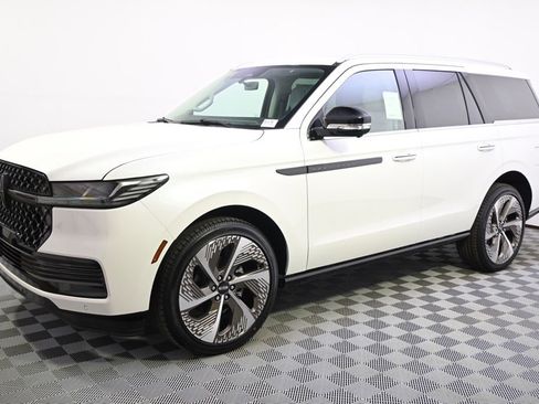 New 2026 Lincoln Navigator Black Label AWD/4WD image 2
