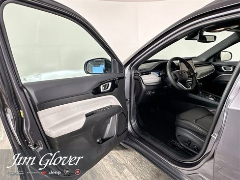 Used 2024 Jeep Compass Limited image 20