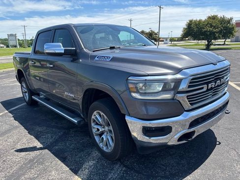 Used 2019 RAM 1500 Laramie AWD/4WD image 3