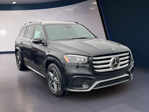 Used 2025 Mercedes-Benz GLS 450 4MATIC image 4