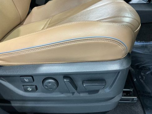 Used 2025 INFINITI QX80 Sensory image 21