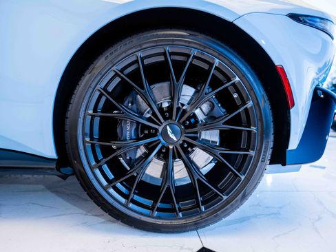 Used 2023 Aston Martin V8 Vantage Coupe RWD image 37