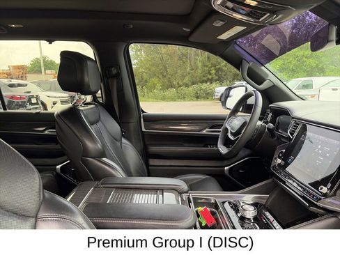 Used 2022 Jeep Wagoneer Series III w/ Premium Group I AWD/4WD image 15