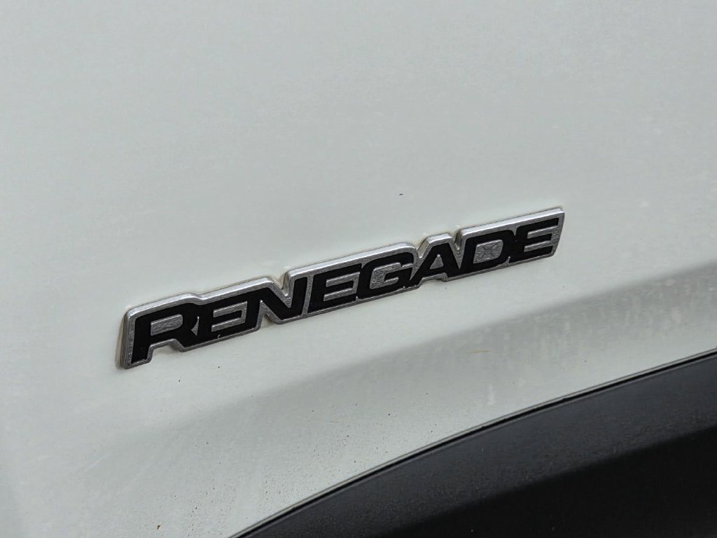Used 2017 Jeep Renegade Latitude FWD image 24