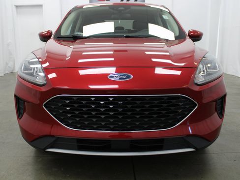 Used 2020 Ford Escape SE image 3