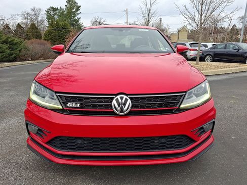 Used 2017 Volkswagen Jetta GLI image 2