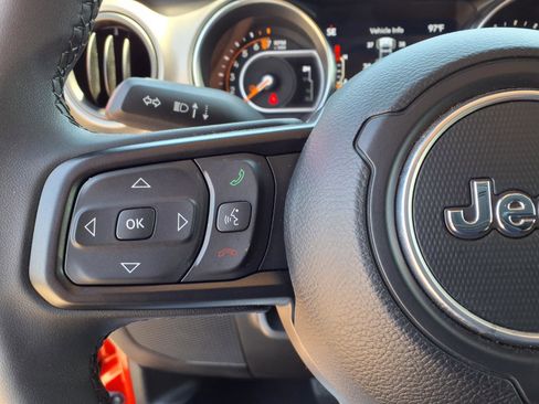 Used 2023 Jeep Gladiator Sport AWD/4WD image 19