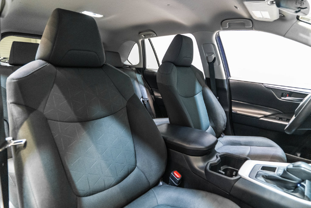 Certified 2025 Toyota RAV4 XLE AWD/4WD image 15