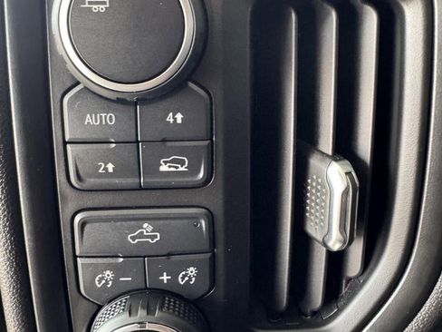 Used 2025 Chevrolet Silverado 1500 Custom image 12