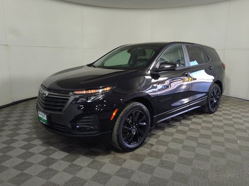 Used 2024 Chevrolet Equinox LS w/ LS Convenience Package image 2