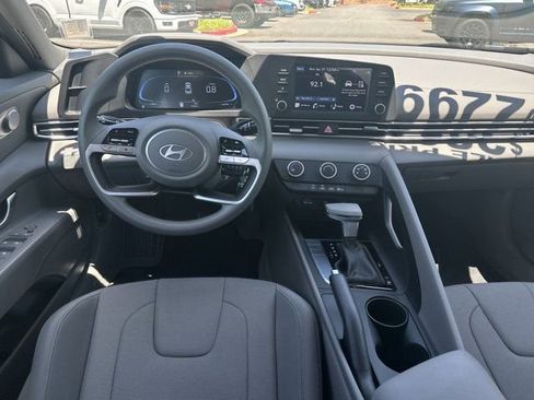 Used 2024 Hyundai Elantra SE FWD image 26