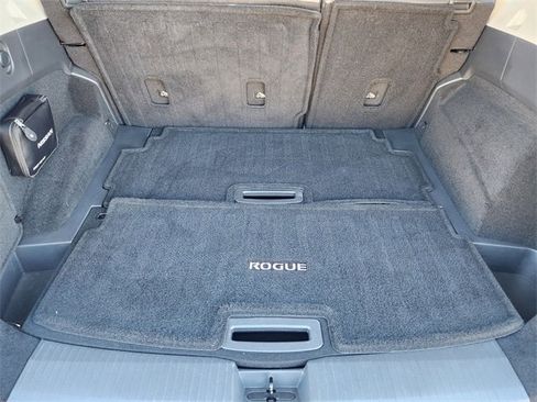 Used 2021 Nissan Rogue Platinum image 24