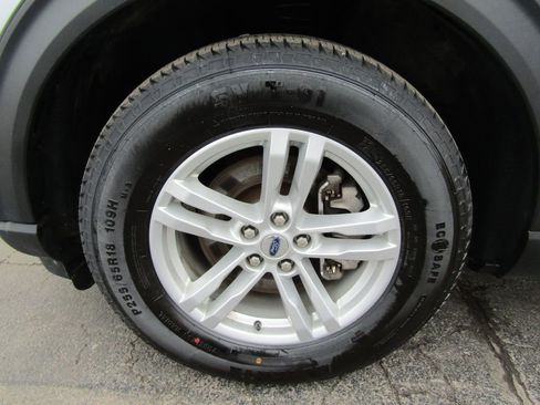 Used 2024 Ford Explorer XLT w/ Equipment Group 202A image 28