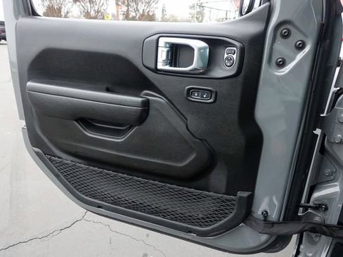 Used 2022 Jeep Wrangler Unlimited Rubicon image 23