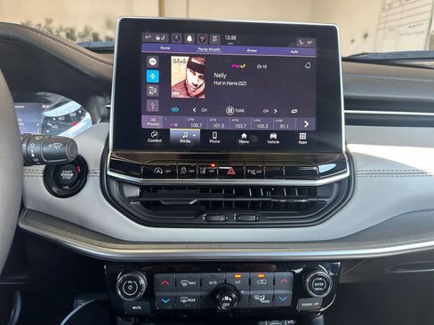 Used 2025 Jeep Compass Limited image 21