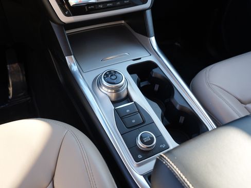 Used 2023 Ford Explorer XLT w/ Equipment Group 202A image 27