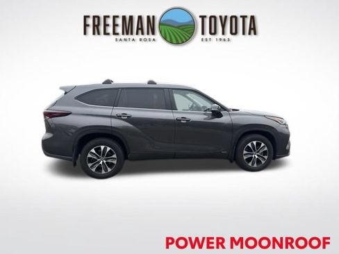 Certified 2024 Toyota Highlander XLE AWD/4WD image 4