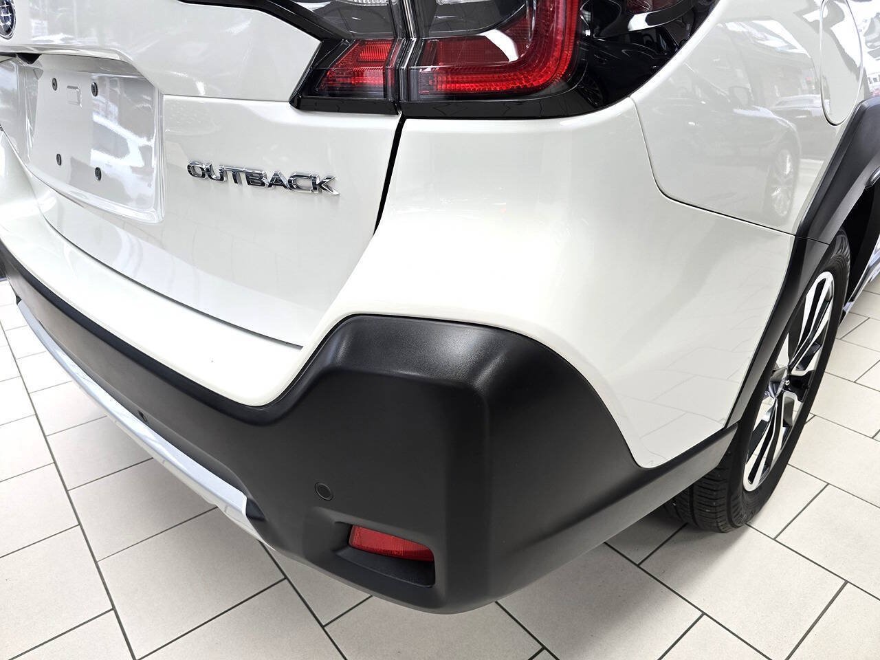 Used 2023 Subaru Outback Limited AWD/4WD image 16