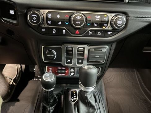 Used 2025 Jeep Wrangler Rubicon w/ Safety Group AWD/4WD image 18