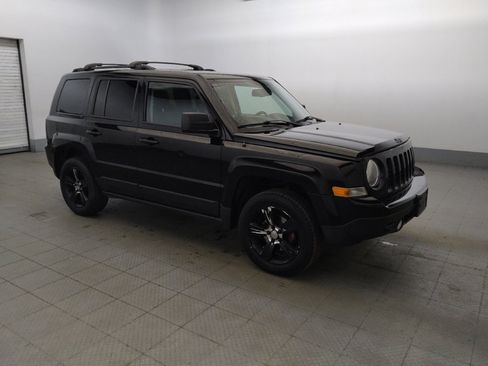 Used 2017 Jeep Patriot High Altitude AWD/4WD image 11
