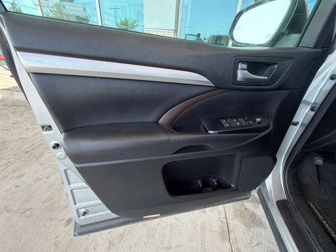 Used 2018 Toyota Highlander XLE w/ Protection Package #3 AWD/4WD image 19