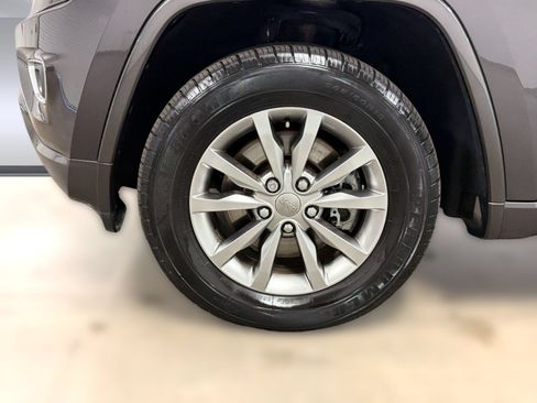 Used 2015 Jeep Grand Cherokee Overland AWD/4WD image 12