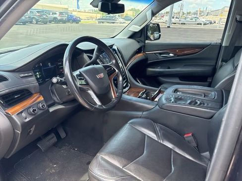 Used 2017 Cadillac Escalade ESV Premium Luxury AWD/4WD image 8