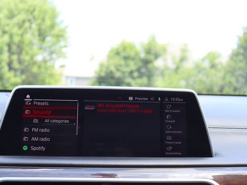 Used 2021 BMW 750i xDrive w/ Luxury Rear Seating Package AWD/4WD image 32