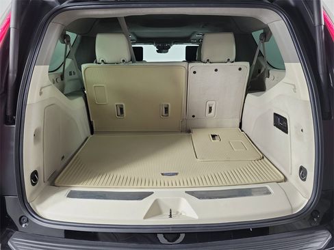 Used 2021 Cadillac Escalade ESV Premium Luxury Platinum image 8