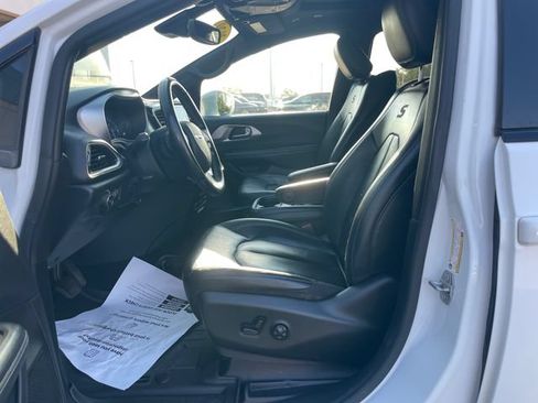 Used 2020 Chrysler Pacifica Touring-L Plus FWD image 19