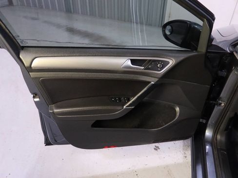 Used 2015 Volkswagen Golf TDI S FWD image 32