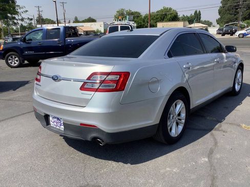 Used 2016 Ford Taurus SE FWD image 11